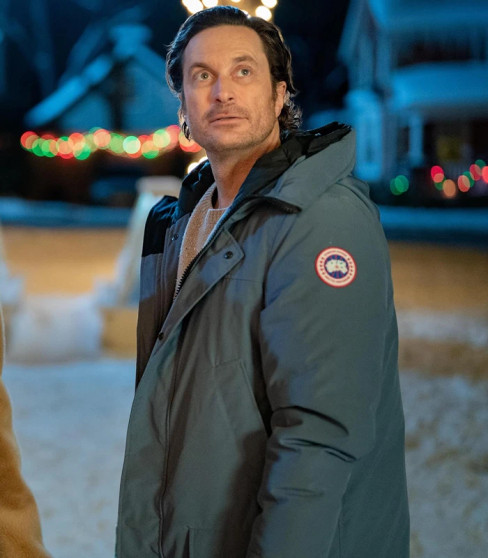 Oliver-Hudson-A-Merry-Little-Ex-Mas-Grey-Hooded-Puffer-Coat-closure Oliver Hudson A Merry Little Ex Mas Grey Hooded Puffer Coat